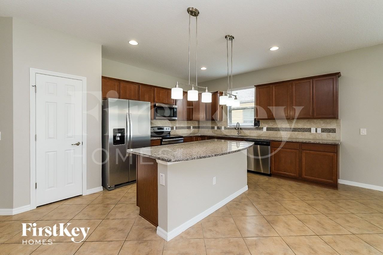 8741 Hinsdale Heights Dr - Photo 7 of 18