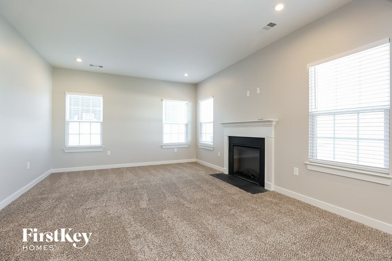 2932 Leatherwood Dr - Photo 2 of 15