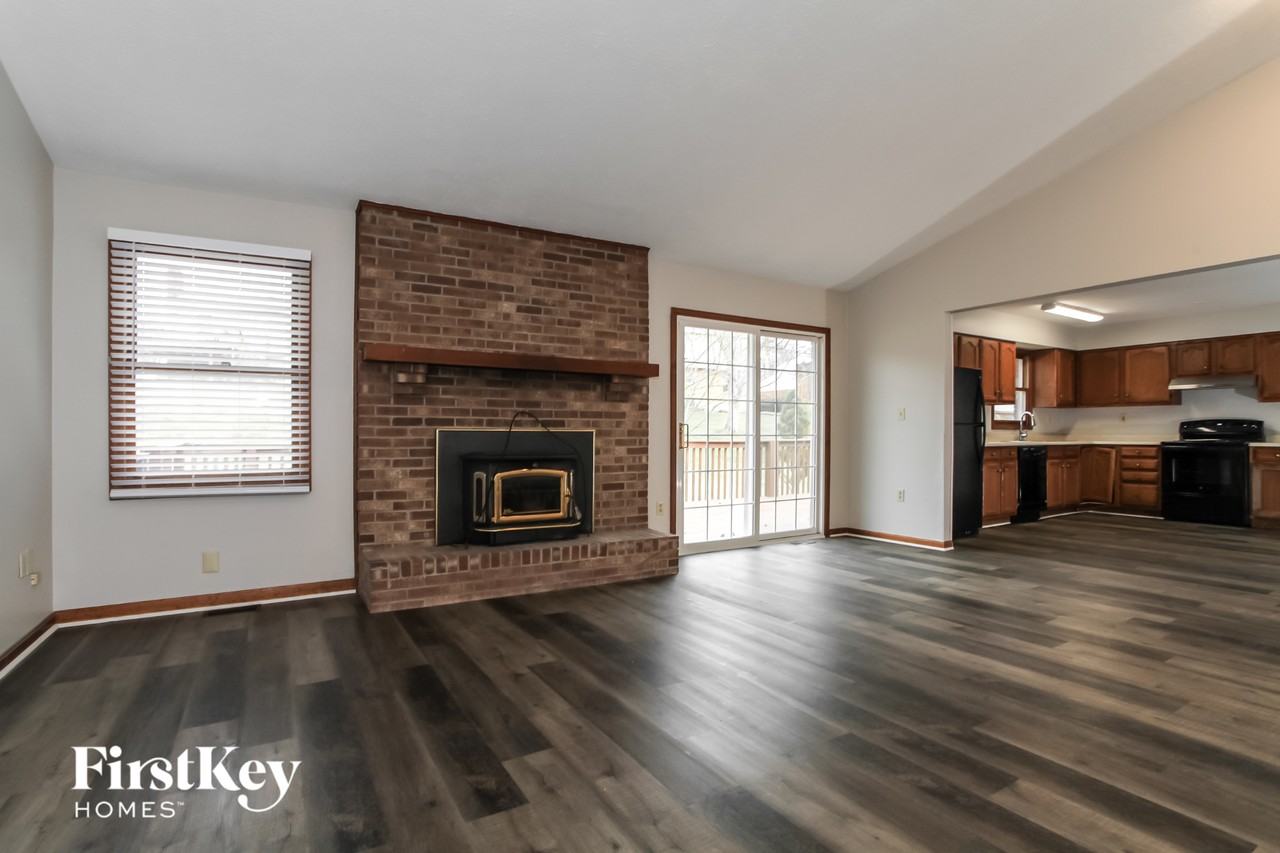 9542 Newgate Ln - Photo 3 of 15