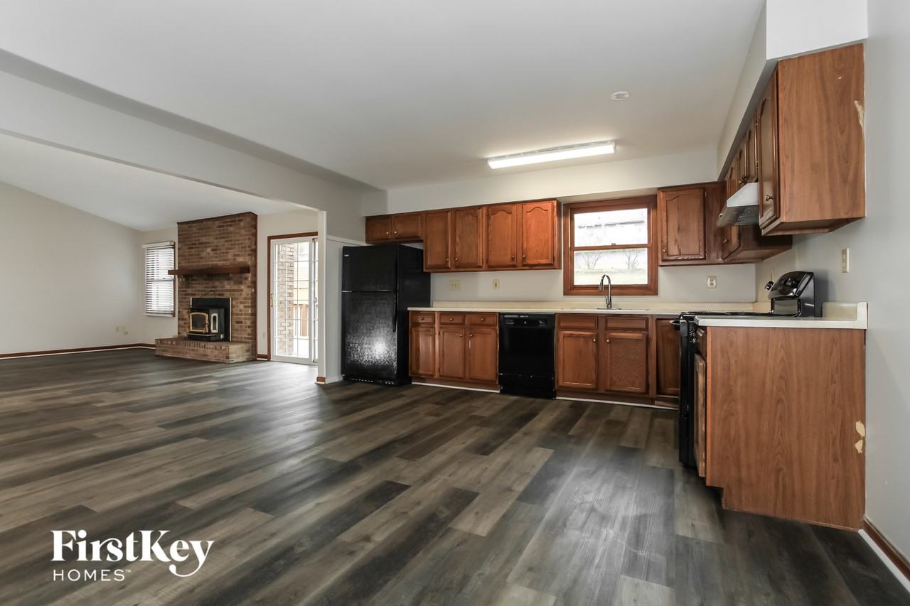 9542 Newgate Ln - Photo 6 of 15