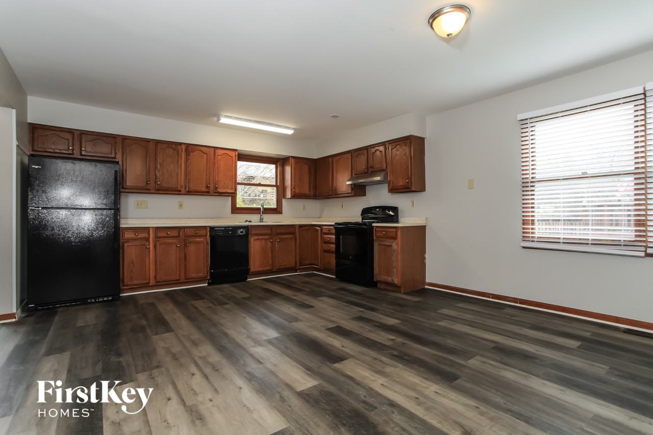 9542 Newgate Ln - Photo 7 of 15