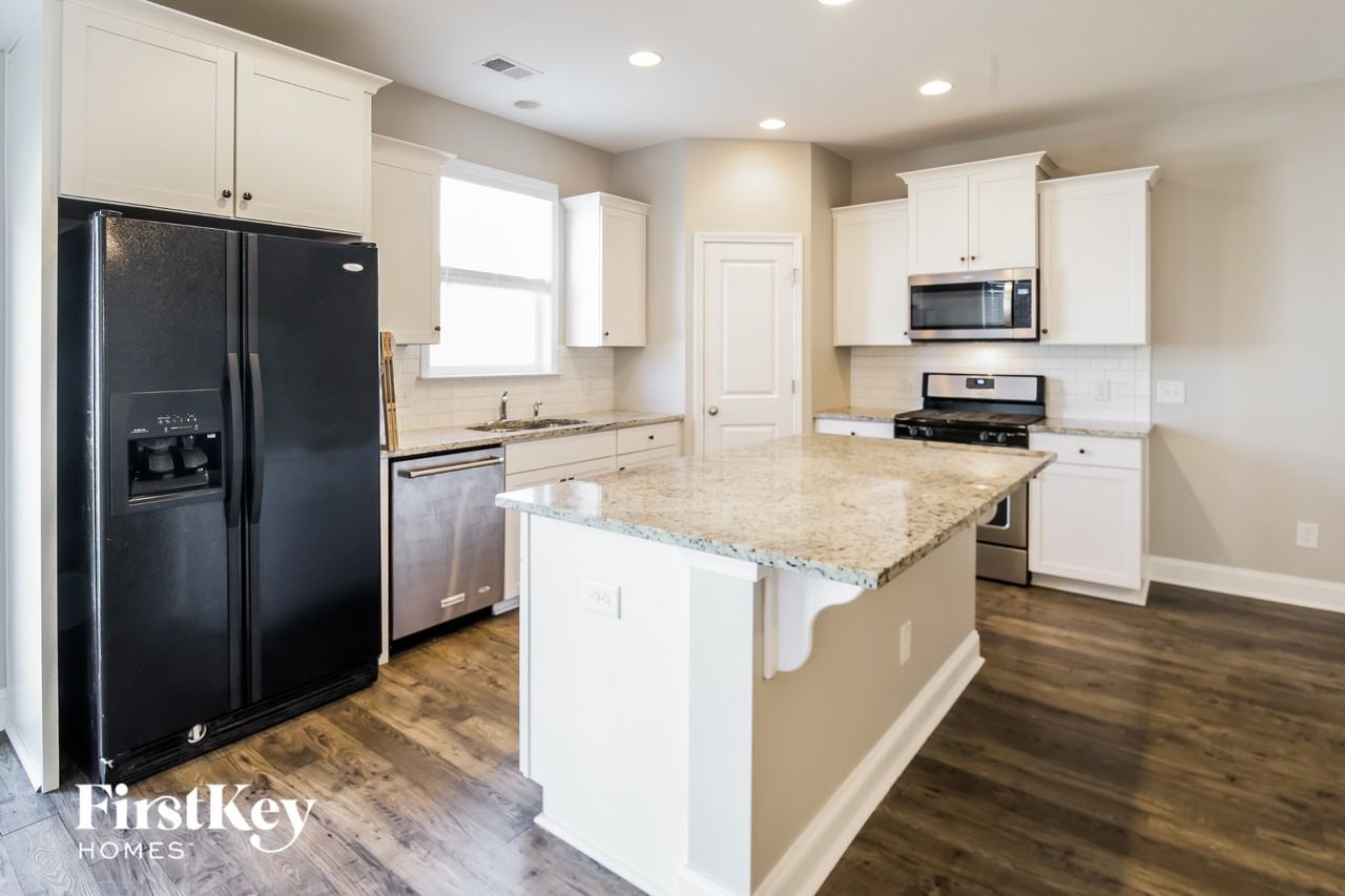 153 Yorkshire Dr - Photo 7 of 15