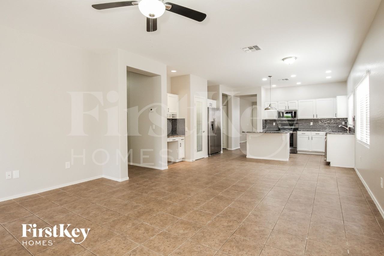 14912 N 153rd Ave - Photo 4 of 15