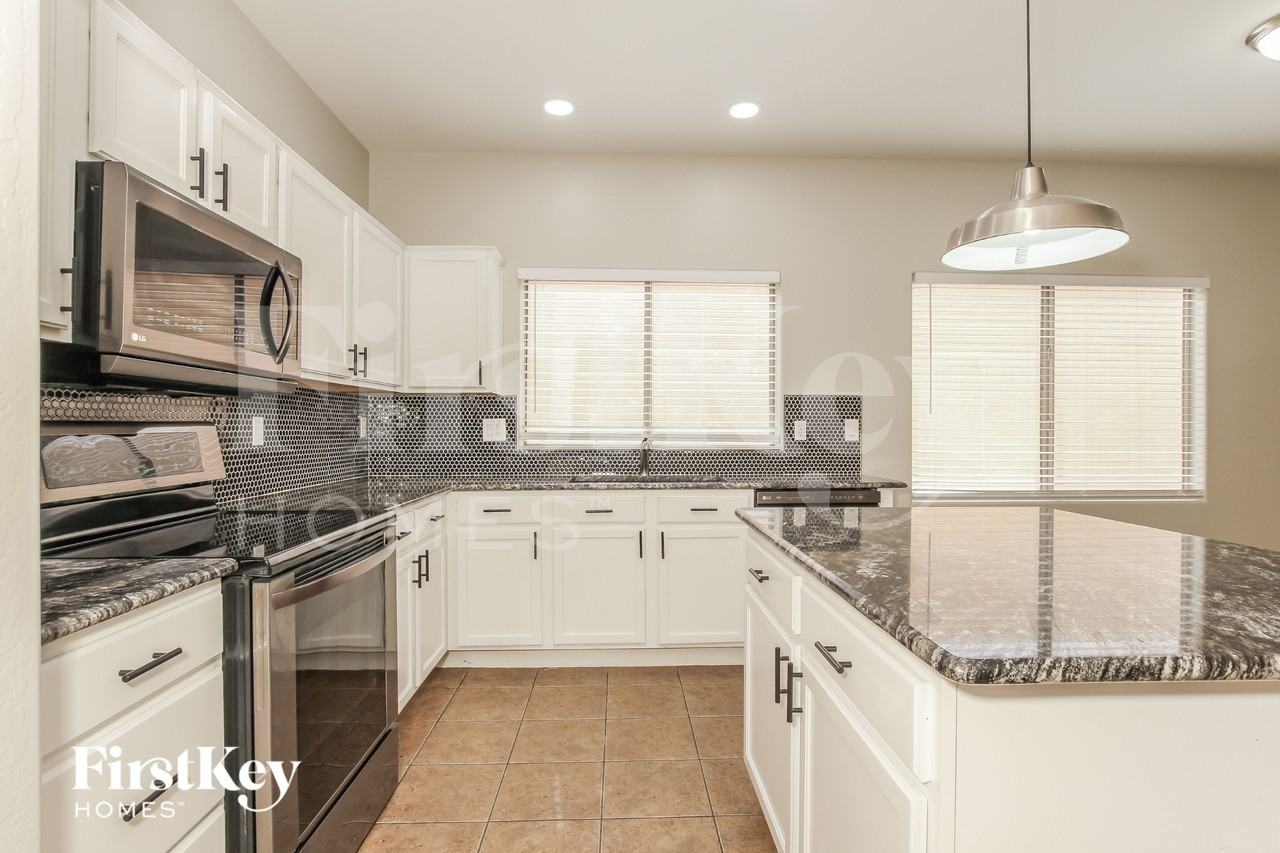 14912 N 153rd Ave - Photo 5 of 15