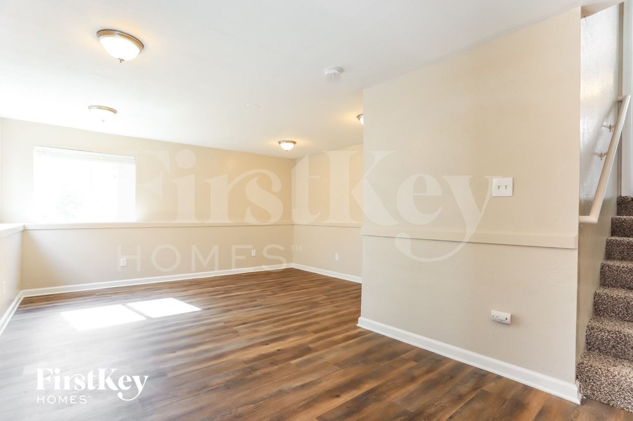 2548 S Genoa Ct - Photo 5 of 15