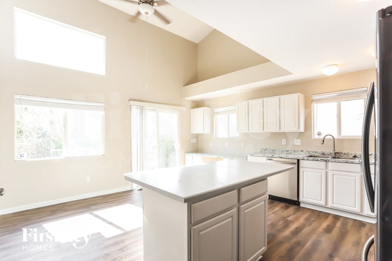 2548 S Genoa Ct - Photo 7 of 15