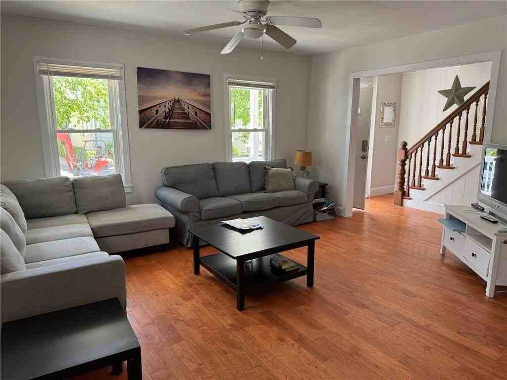 20 Narragansett Ave - Photo 4 of 31