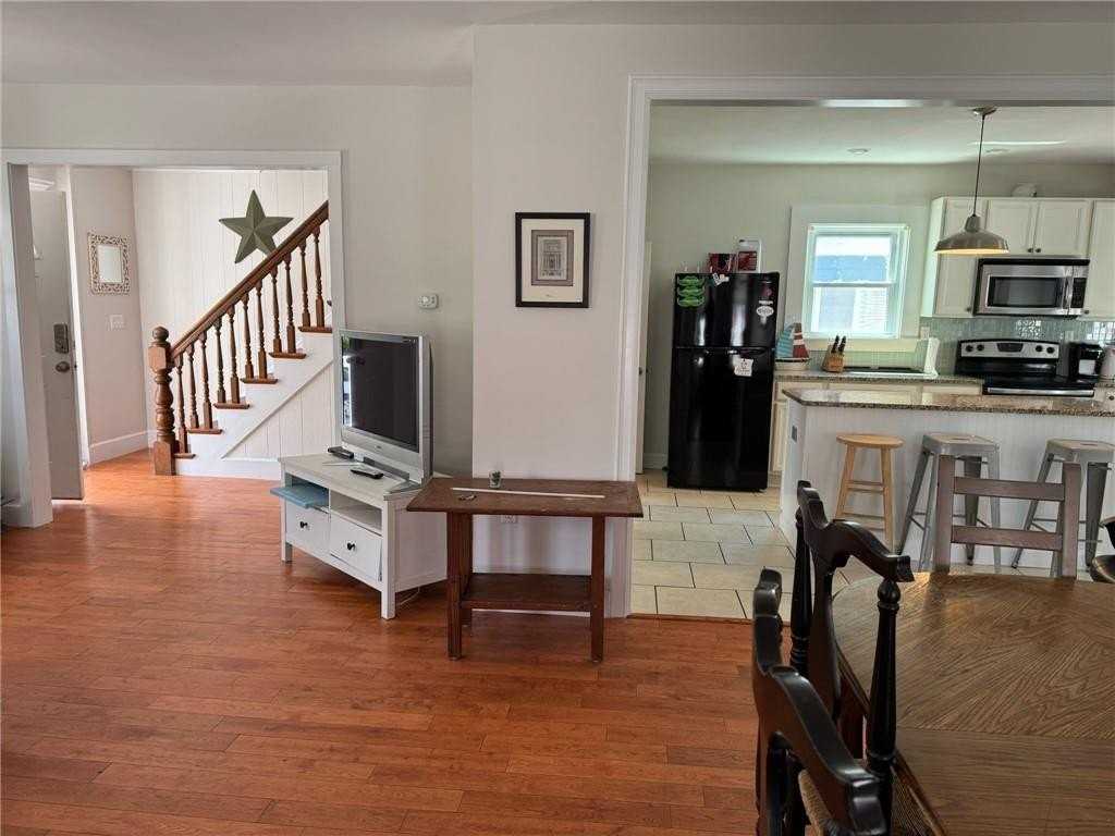 20 Narragansett Ave - Photo 5 of 31