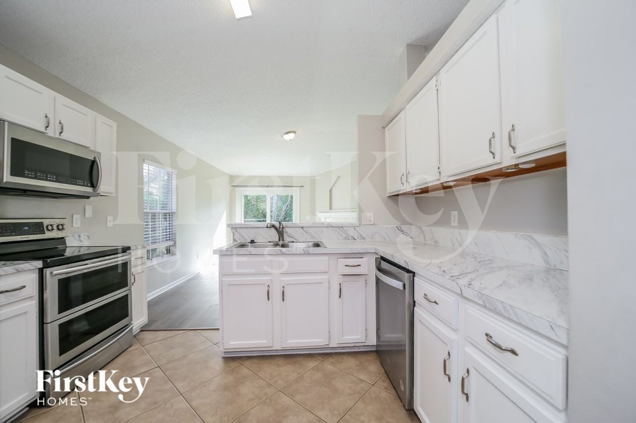 1332 Wilshire Ct S - Photo 5 of 16