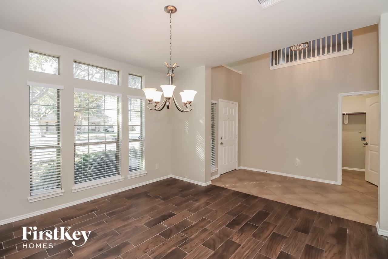 2627 Diamond River Drive - Photo 4 of 15