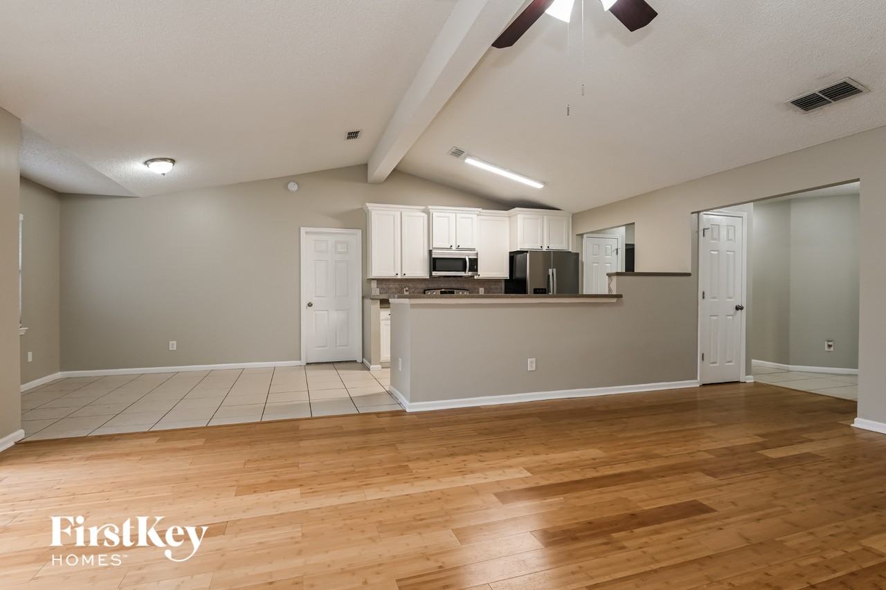 12569 Reginald Dr - Photo 4 of 15