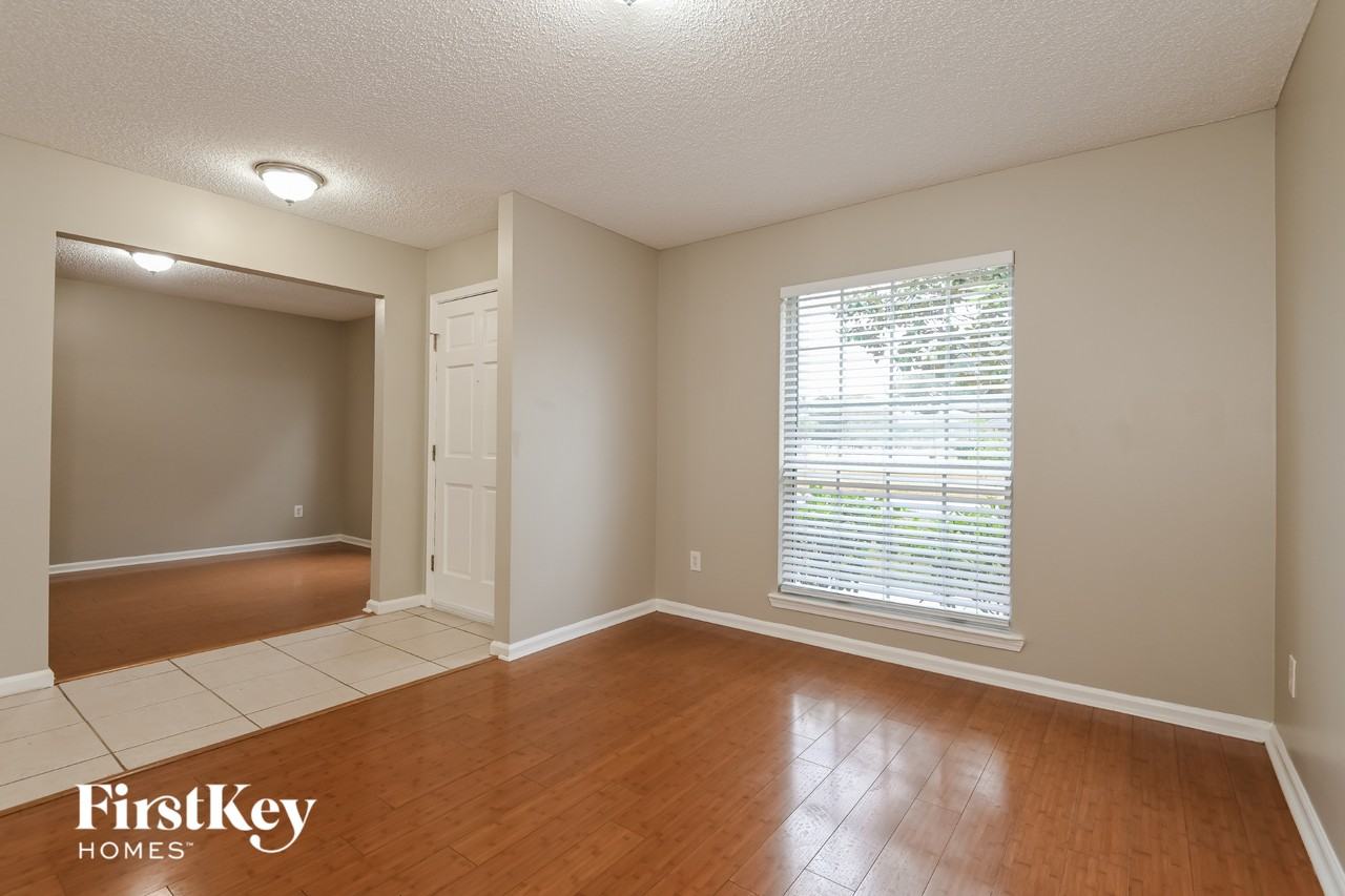 12569 Reginald Dr - Photo 5 of 15