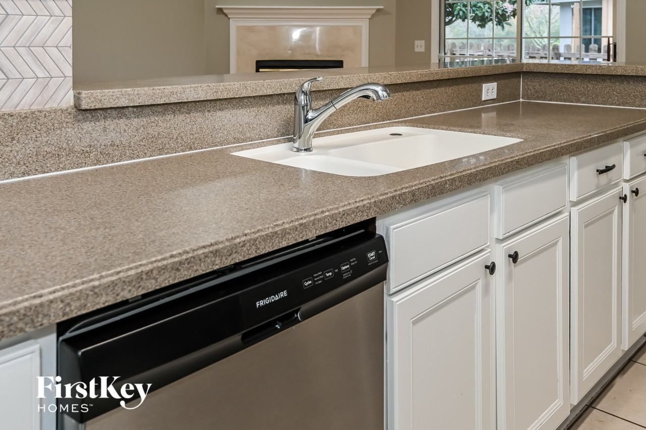 12569 Reginald Dr - Photo 6 of 15