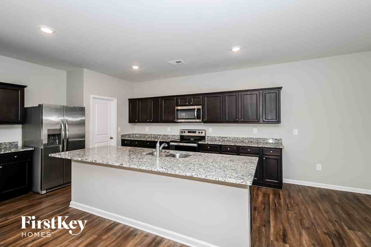 161 Greatwood Ln - Photo 4 of 15