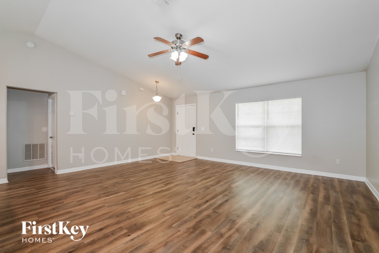 739 N Midland Dr - Photo 4 of 19
