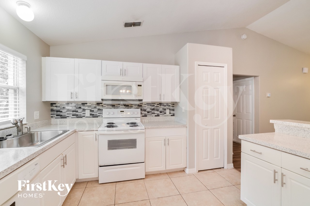 739 N Midland Dr - Photo 6 of 19