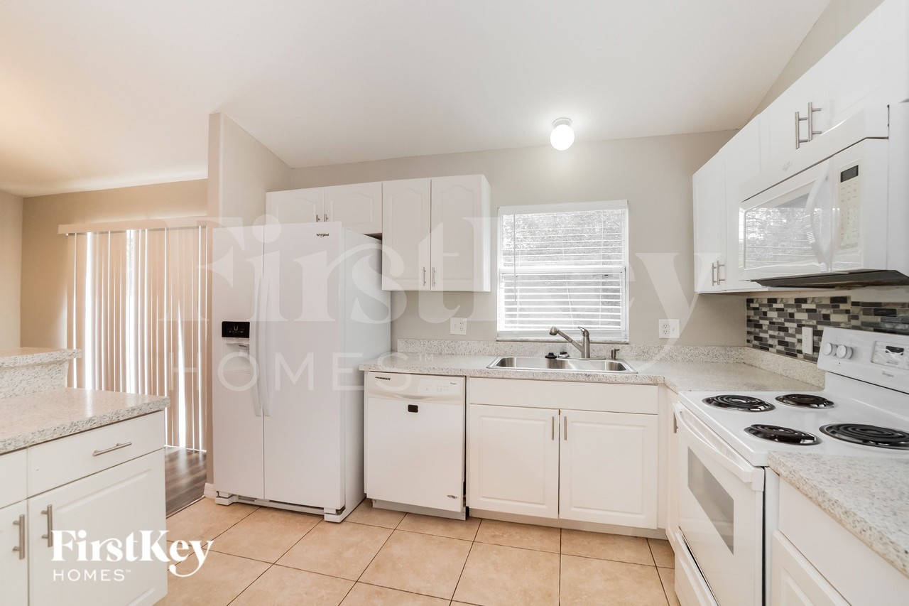 739 N Midland Dr - Photo 7 of 19