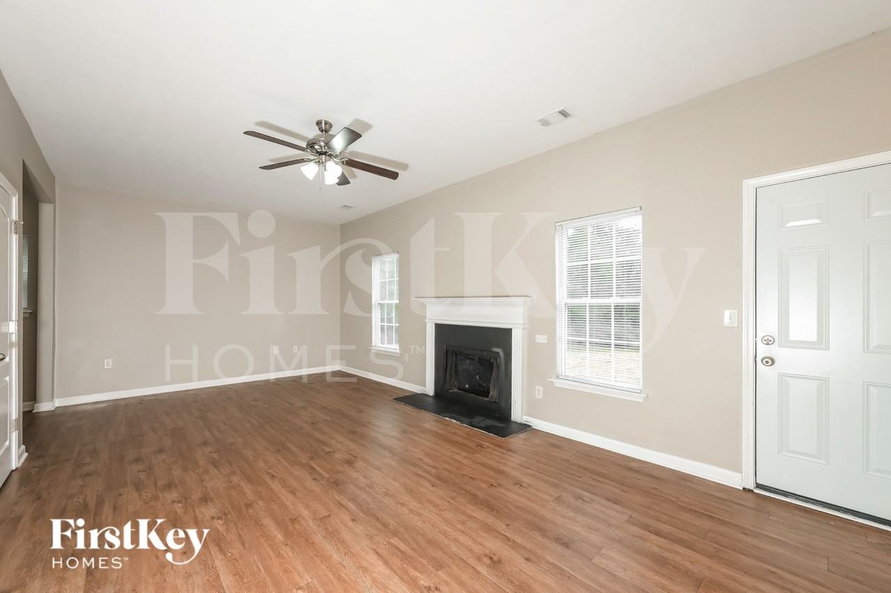 52 Hamilton Dr - Photo 2 of 19