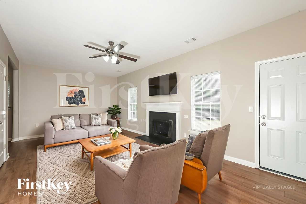 52 Hamilton Dr - Photo 3 of 19