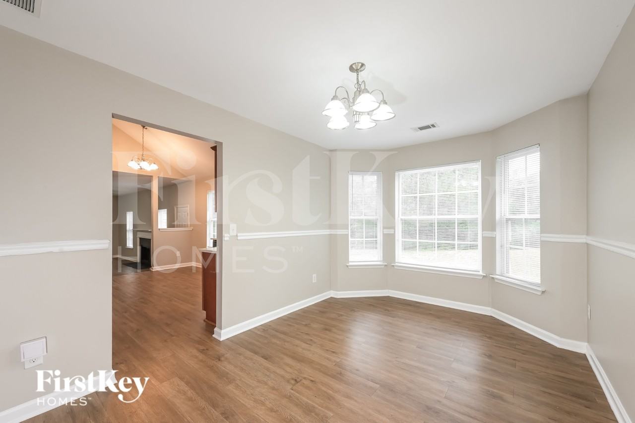 52 Hamilton Dr - Photo 4 of 19