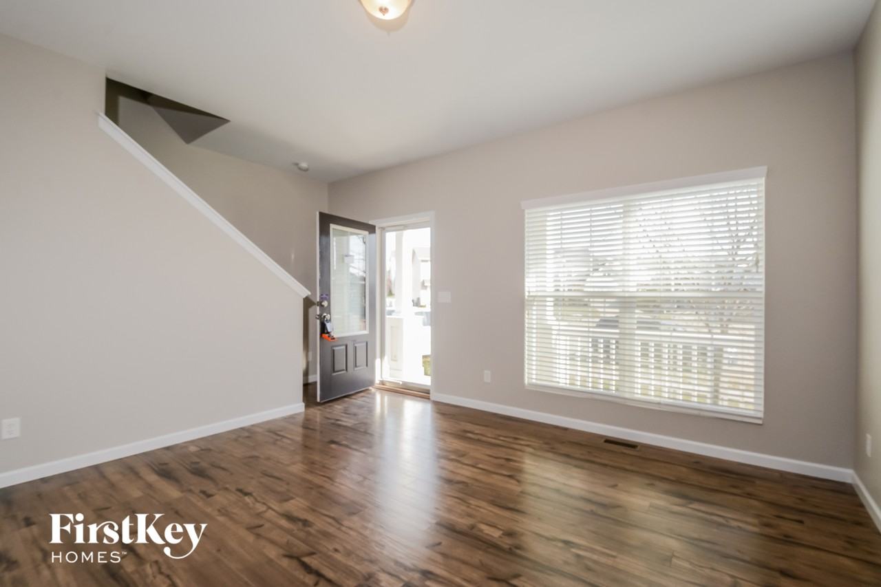 121 Siena Drive - Photo 4 of 15