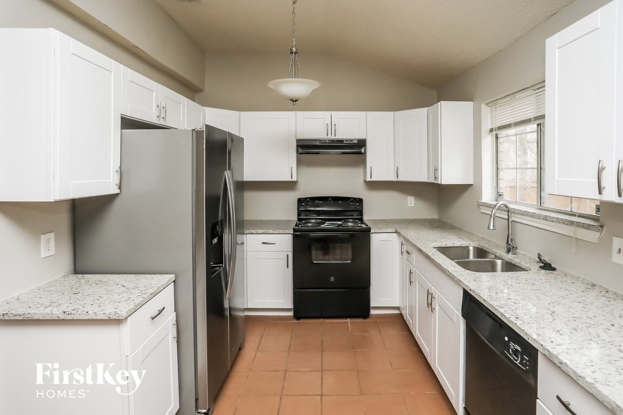 1108 Patrick Ct - Photo 5 of 15