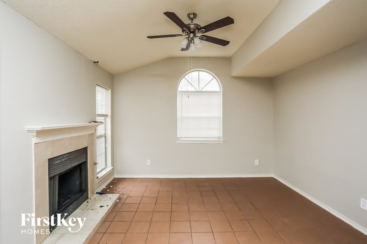 1108 Patrick Ct - Photo 6 of 15