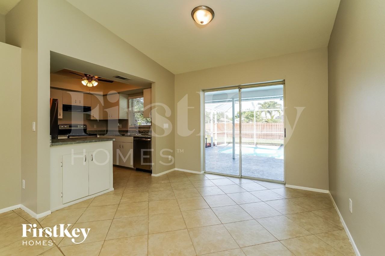 143 Se 20th St - Photo 4 of 15