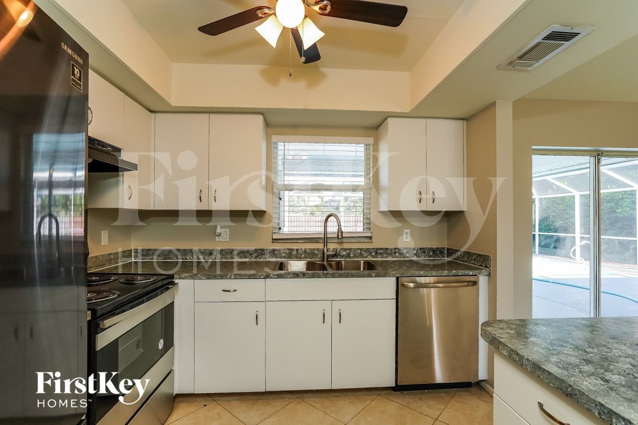 143 Se 20th St - Photo 6 of 15