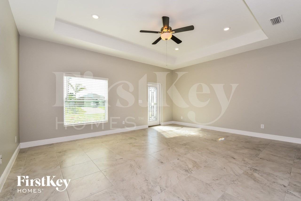 505 Nw 26th Ter - Photo 3 of 15