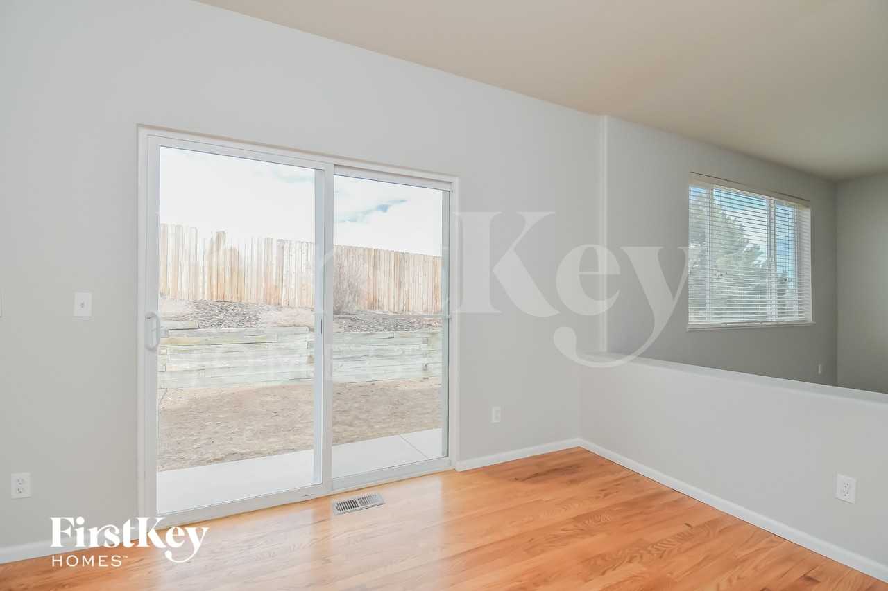 5660 Rose Ridge Ln - Photo 4 of 15