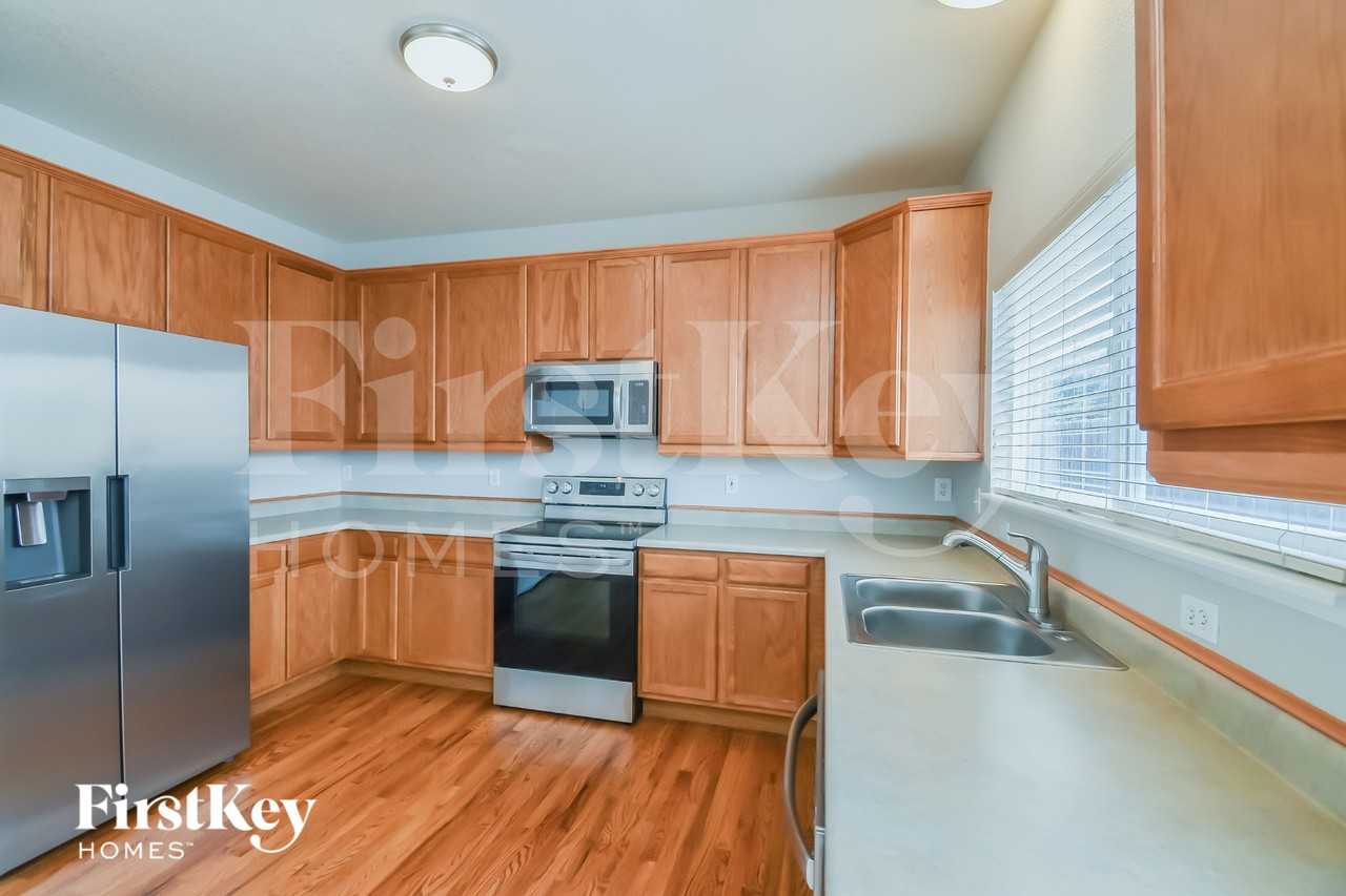 5660 Rose Ridge Ln - Photo 6 of 15