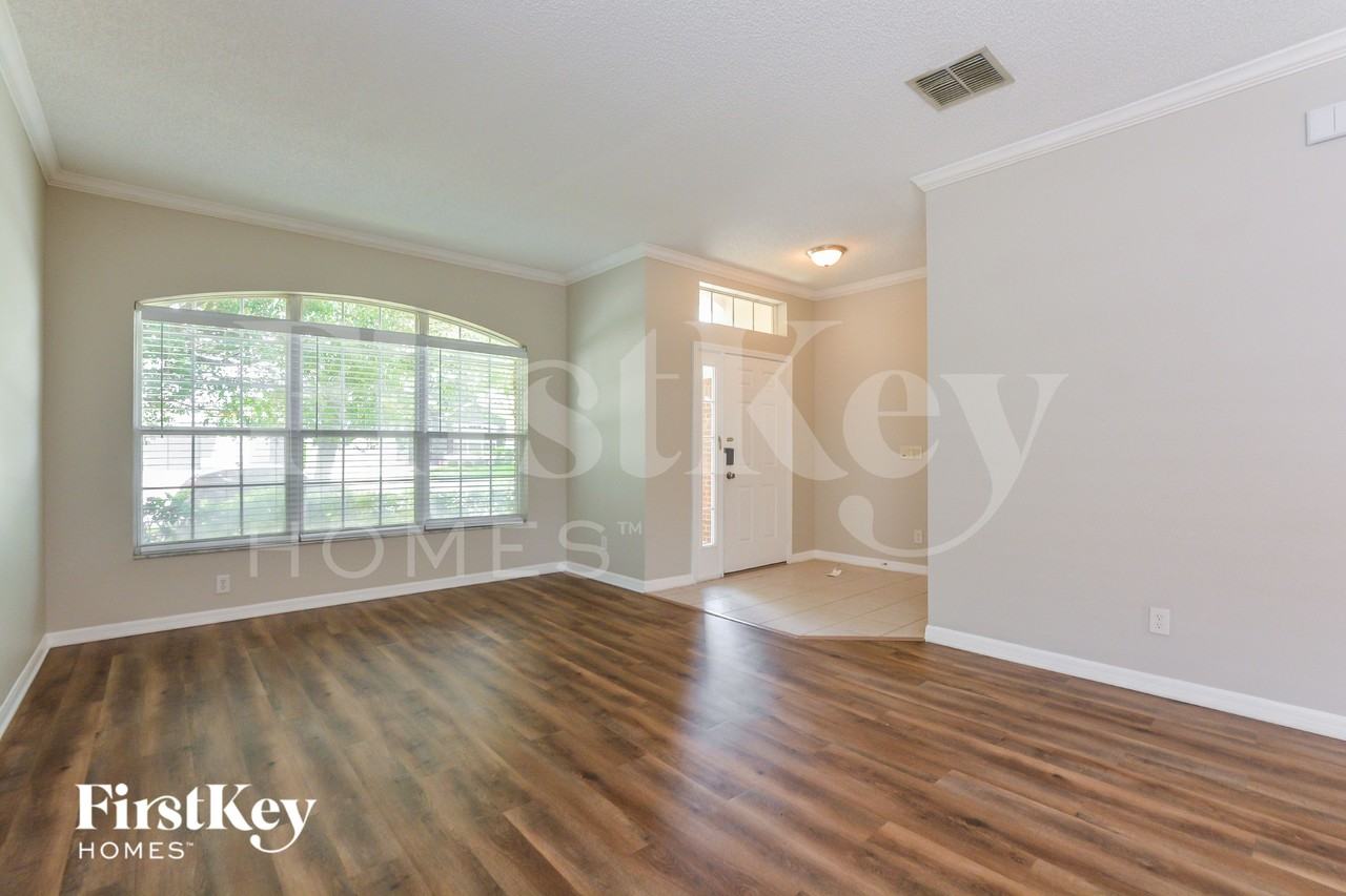 10020 Savannah Bluff Ln - Photo 2 of 15