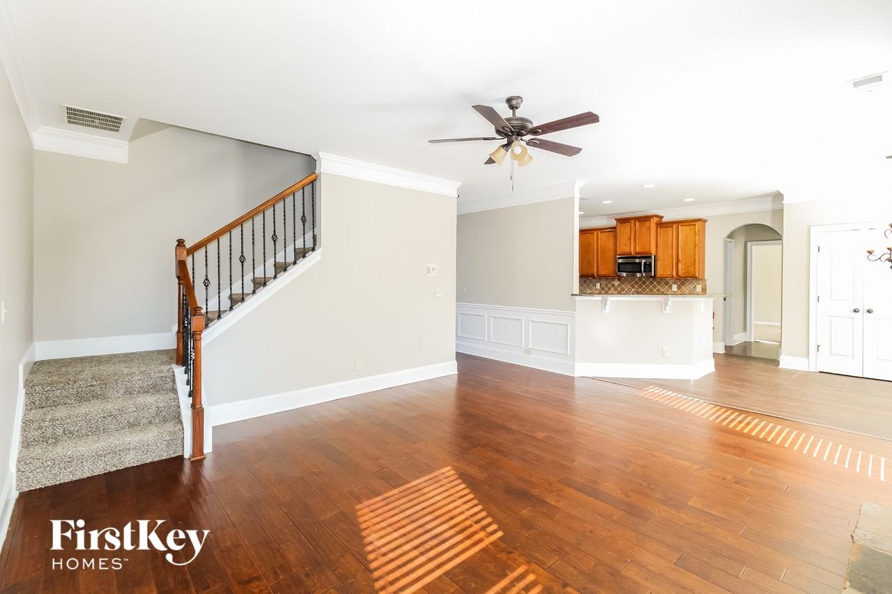 102 Birchwood Court - Photo 4 of 15