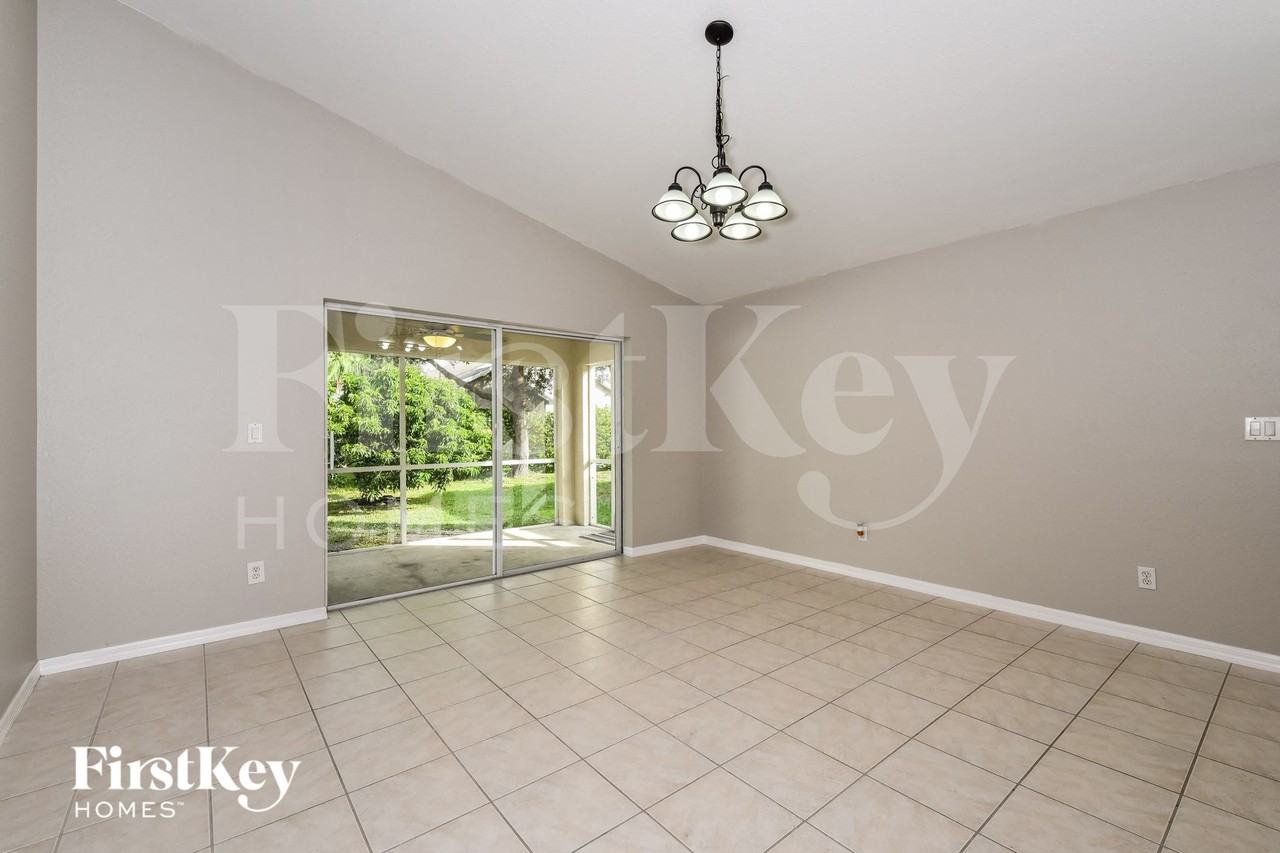 9783 Gladiolus Bulb Loop - Photo 4 of 15