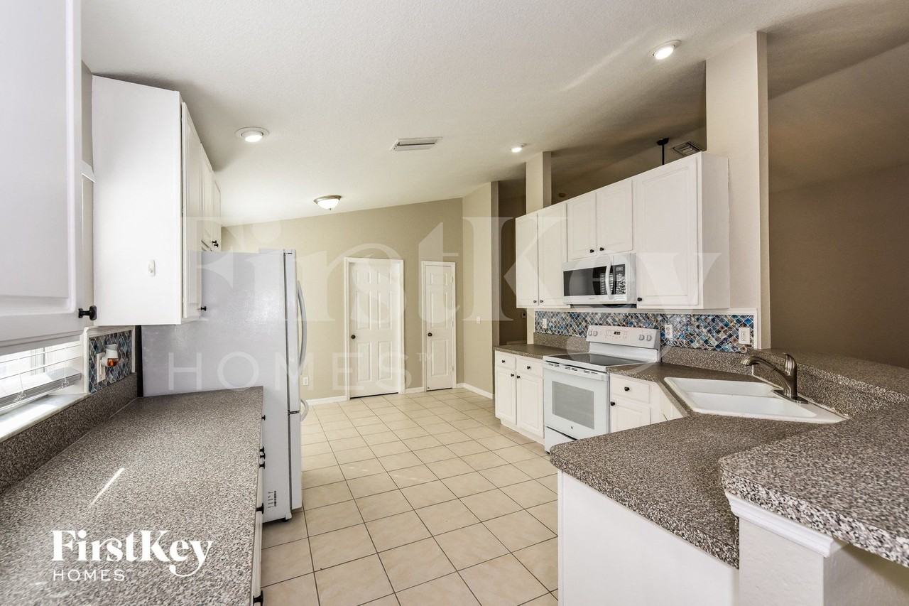 9783 Gladiolus Bulb Loop - Photo 5 of 15