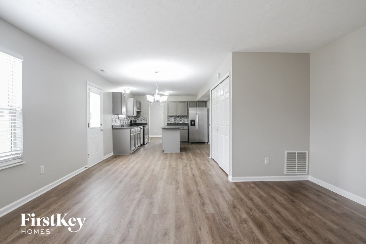 6250 Twyckenham Dr - Photo 2 of 15