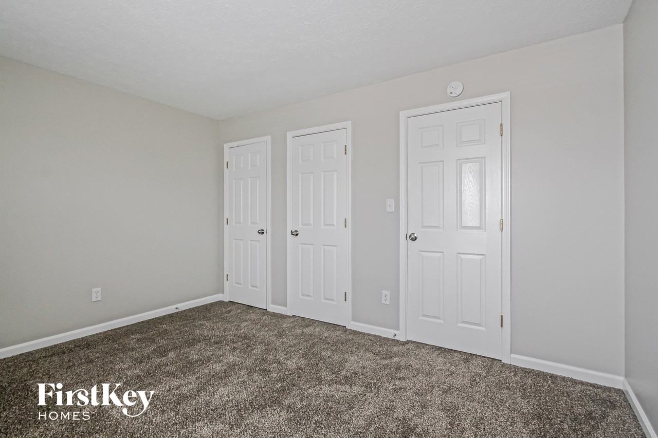 6250 Twyckenham Dr - Photo 5 of 15