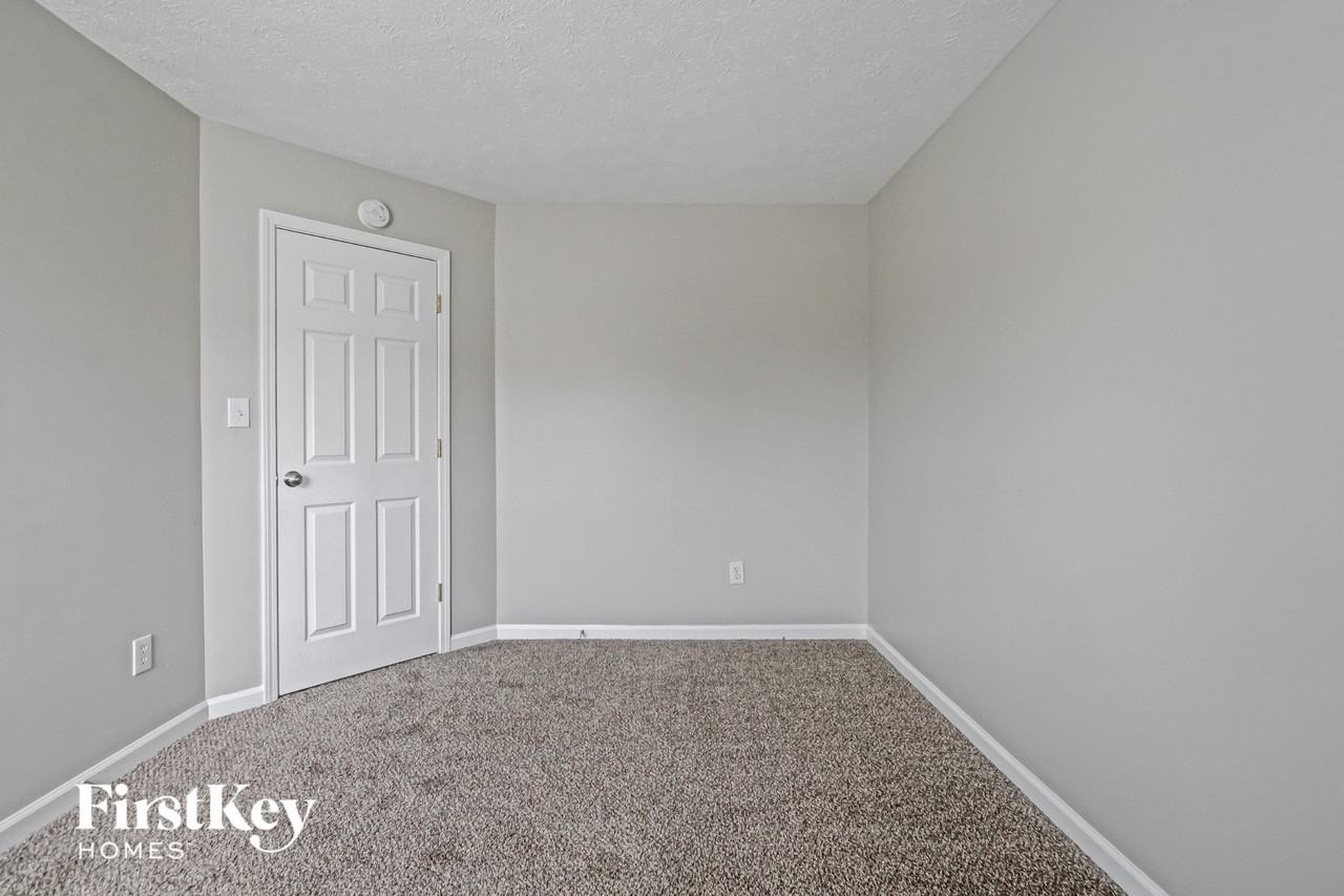 6250 Twyckenham Dr - Photo 7 of 15