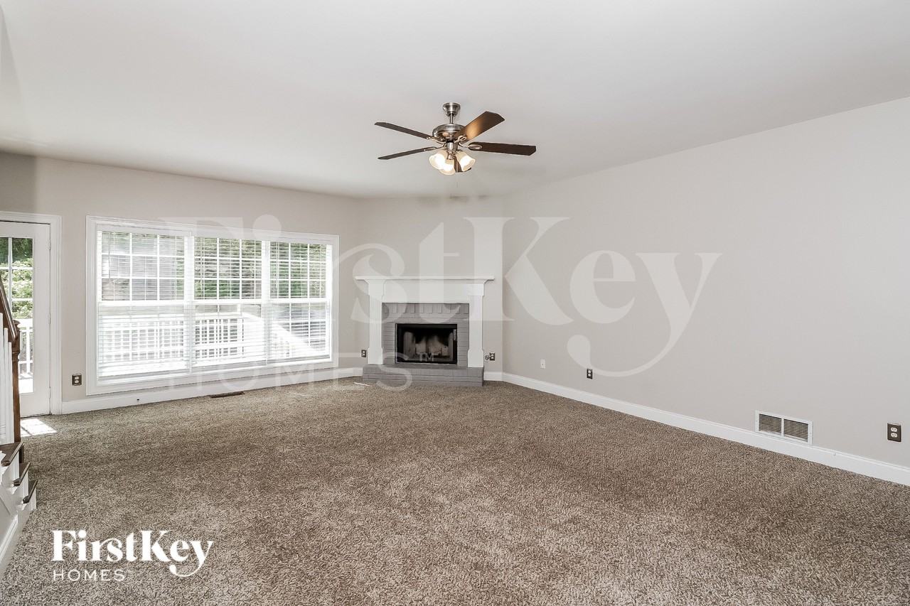 461 Bentonville Ln - Photo 2 of 15