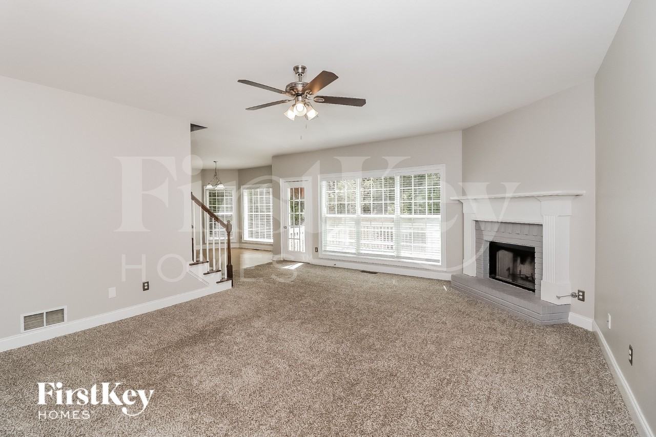 461 Bentonville Ln - Photo 3 of 15