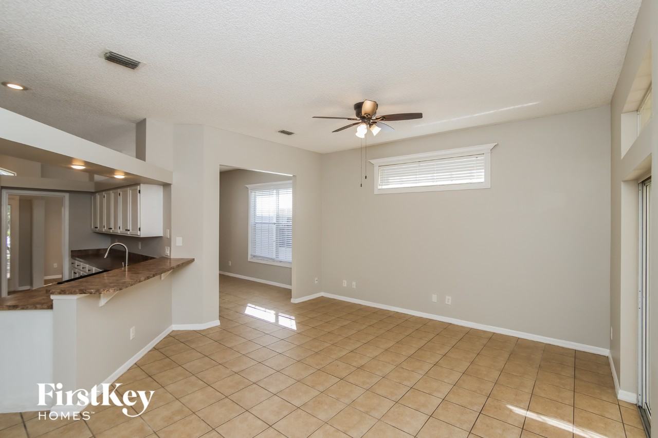 1726 Morning Glory Dr - Photo 4 of 15