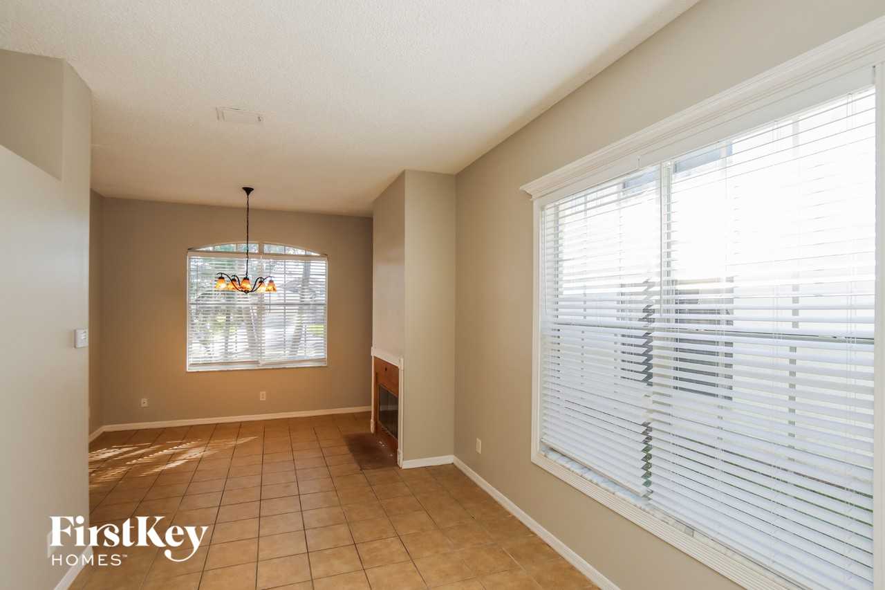 1726 Morning Glory Dr - Photo 5 of 15