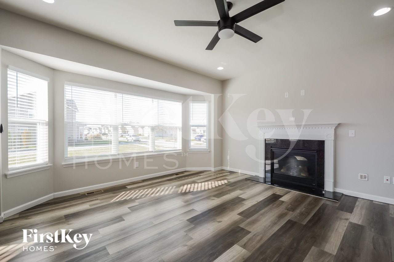 3248 Charlestowne Crossing Drive - Photo 2 of 15