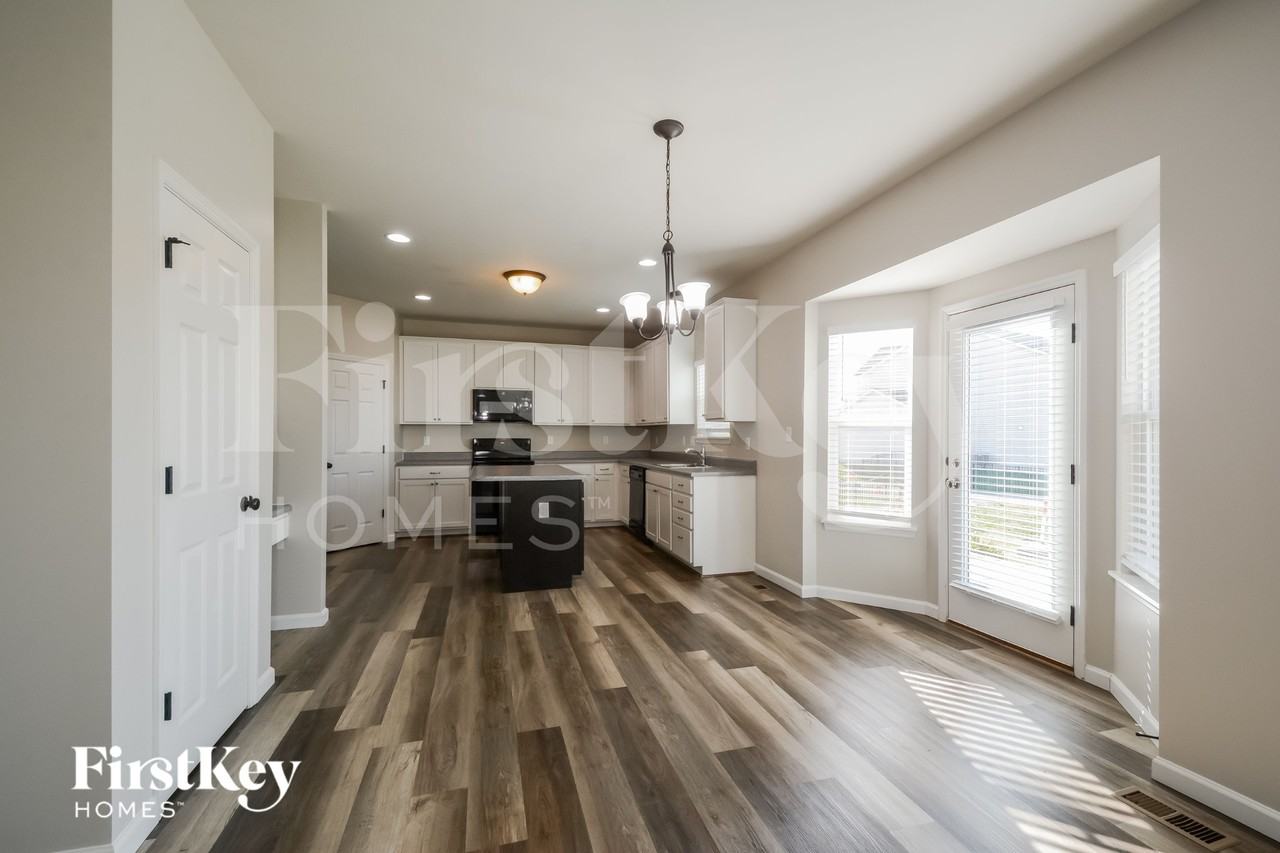 3248 Charlestowne Crossing Drive - Photo 4 of 15