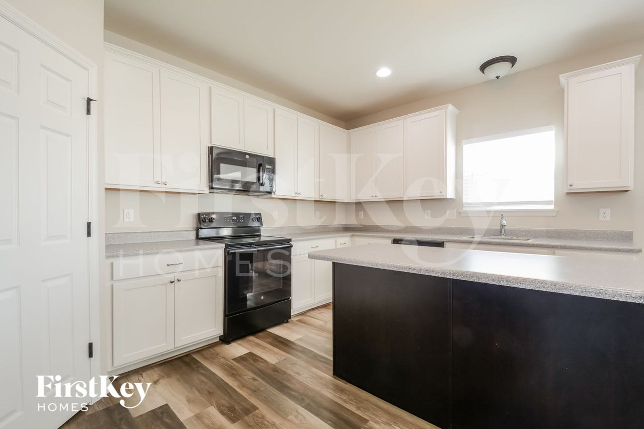 3248 Charlestowne Crossing Drive - Photo 5 of 15