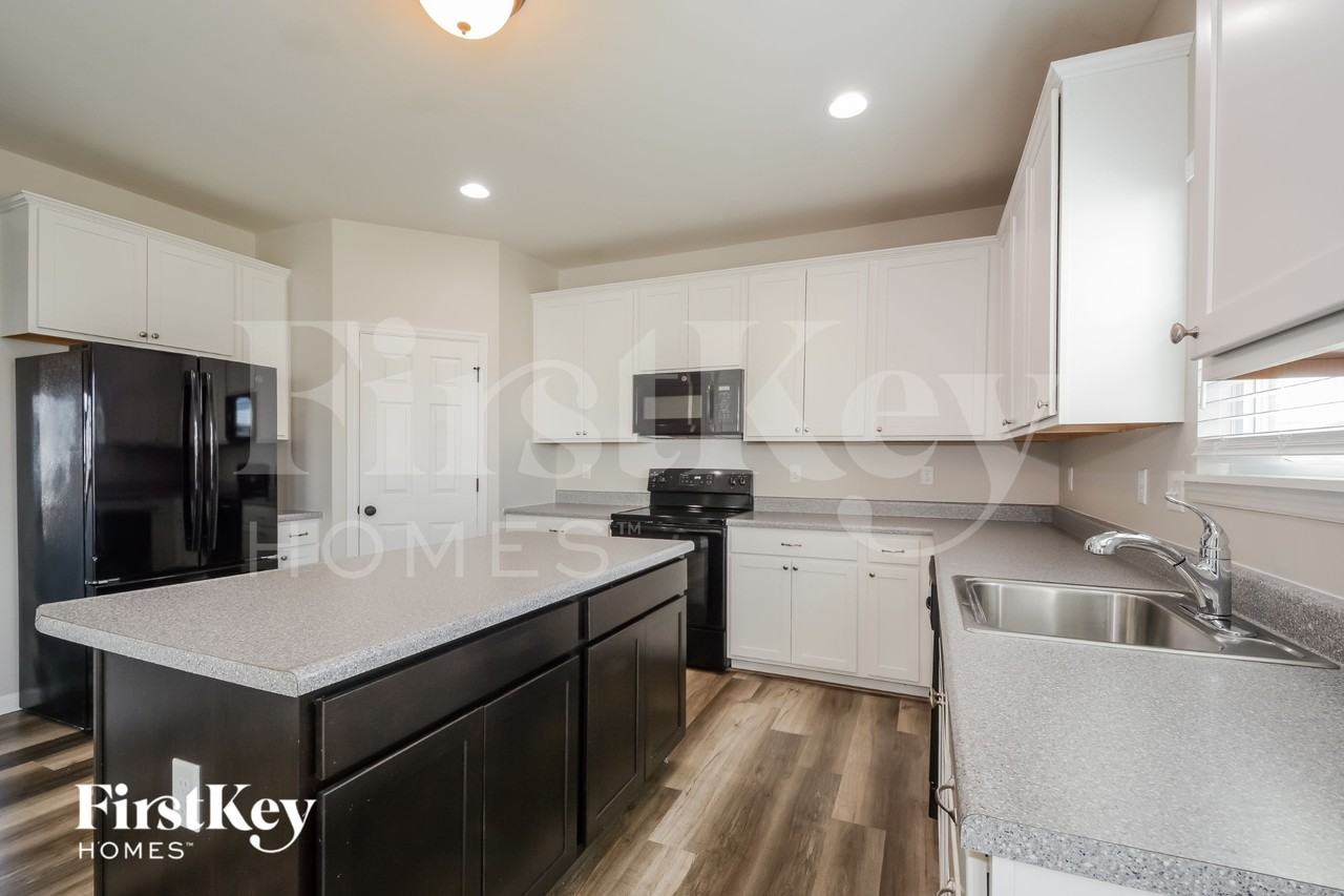 3248 Charlestowne Crossing Drive - Photo 6 of 15