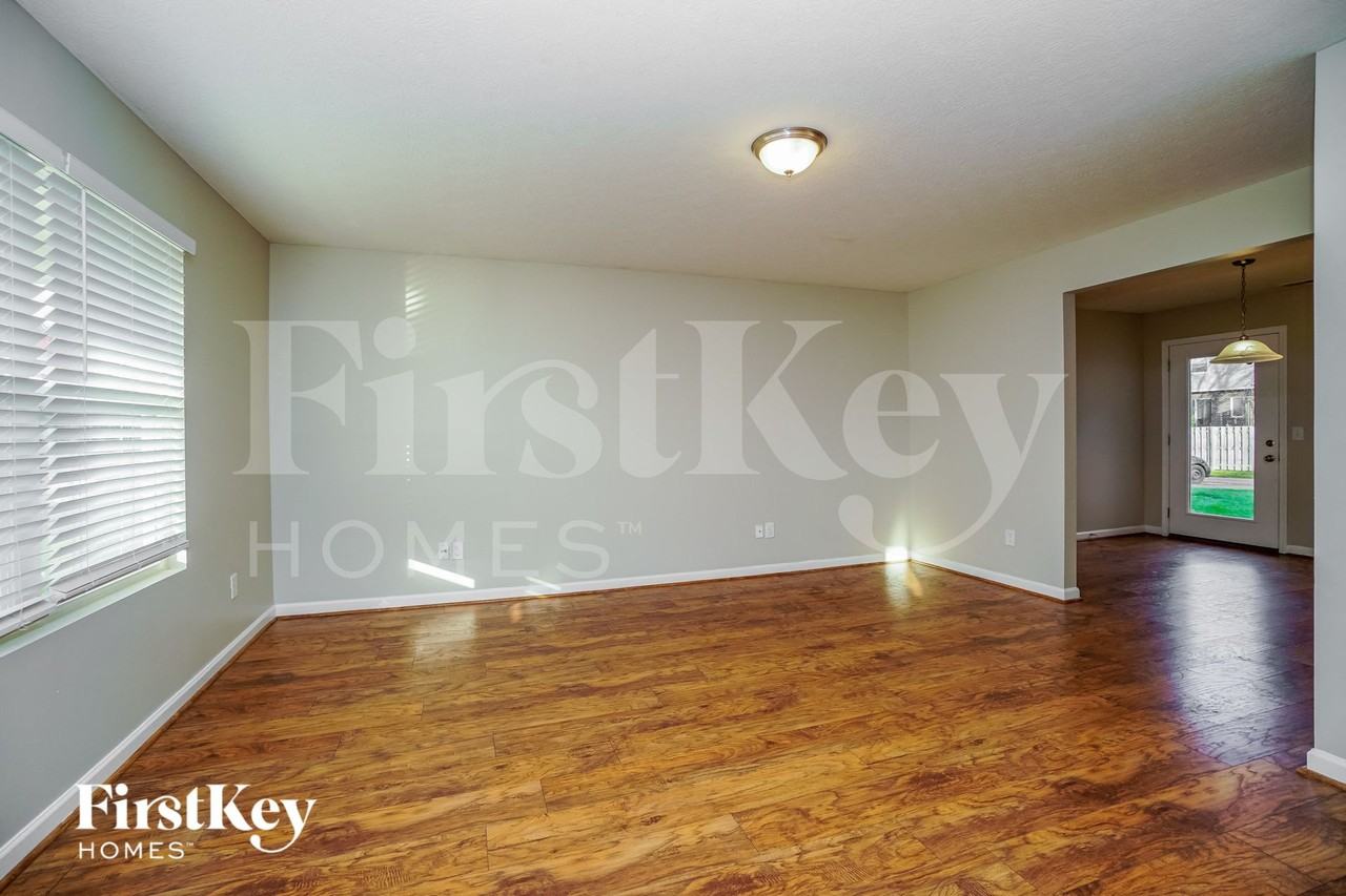 6328 Marengo St - Photo 3 of 15