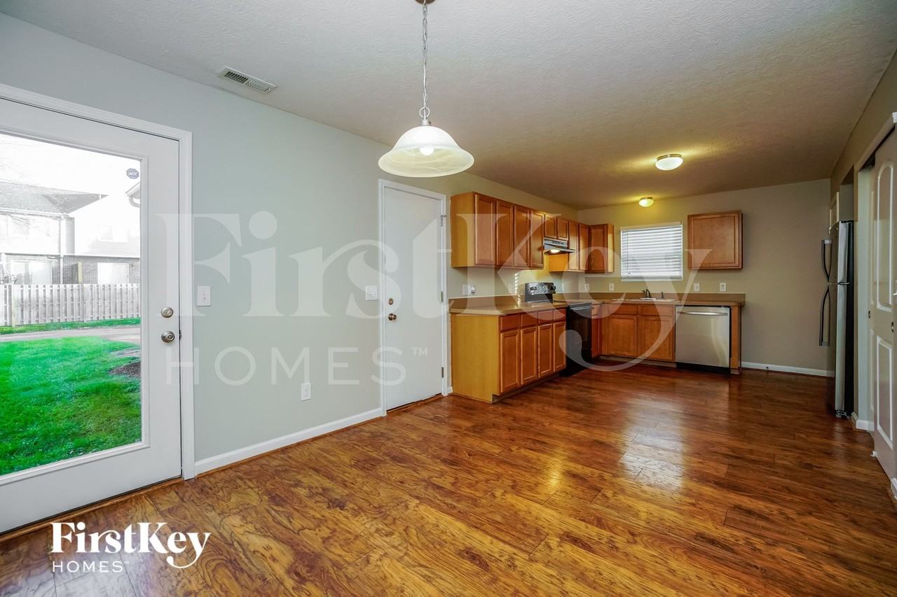 6328 Marengo St - Photo 5 of 15