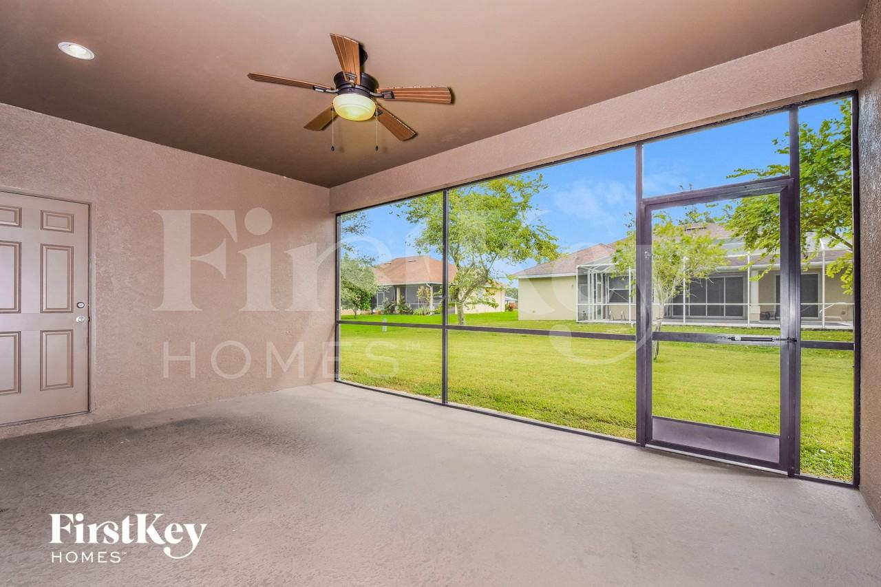 2717 Southwest 18th Avenue - Photo 6 of 15